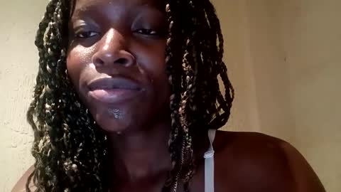 Snapshot of givana_love chatting on December 12, 12:27 am Givana Love online show from December 12, 12:27 am