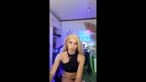 Snapshot of giveittokylie chatting on September 10, 2:23 am Kylie online show from September 10, 2:23 am