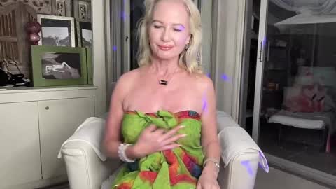 Gl1tter Barbie online show from October 11, 4:43 pm