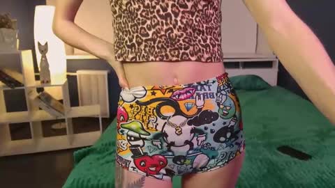 Mia online show from March 12, 1:47 am
