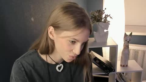 Mia online show from March 12, 8:52 pm
