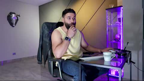 Snapshot of glennmasters chatting on March 10, 3:52 pm Matthew .. for short call me Matt online show from March 10, 3:52 pm