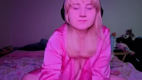 Glitch online show from June 1, 2:24 am
