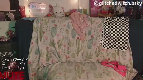 Snapshot of glitchwitch chatting on December 13, 9:09 pm Glitch online show from December 13, 9:09 pm
