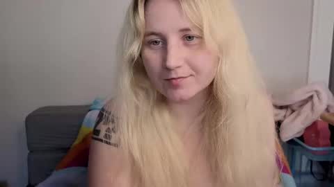 Snapshot of glitchwitch chatting on September 15, 7:15 pm Glitch online show from September 15, 7:15 pm