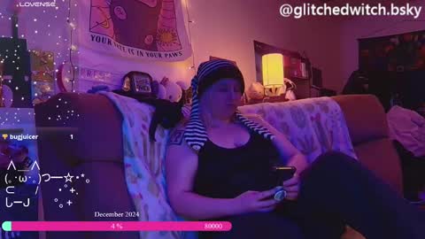 Snapshot of glitchwitch chatting on December 18, 7:04 am Glitch online show from December 18, 7:04 am