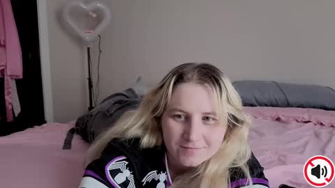 Snapshot of glitchwitch chatting on September 9, 2:39 pm Glitch online show from September 9, 2:39 pm