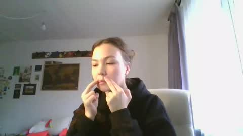 glitter_doll online show from March 5, 12:00 pm