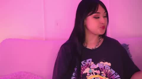 Mimi online show from May 26, 8:15 pm