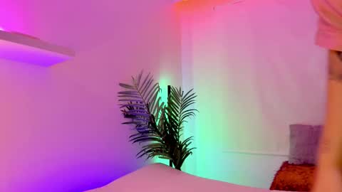 Mimi online show from November 5, 7:16 pm