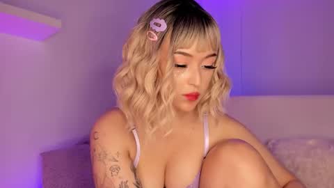 Mimi online show from December 3, 6:55 pm