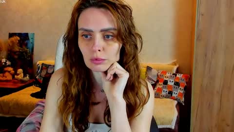 Gloria Wood online show from April 5, 8:06 pm