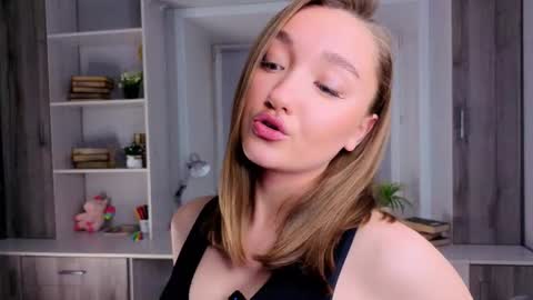 Mary  online show from November 3, 11:33 am