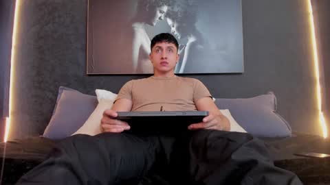 Snapshot of god_of_olympus1 chatting on December 29, 5:54 pm steven online show from December 29, 5:54 pm