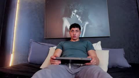 Snapshot of god_of_olympus1 chatting on December 4, 3:37 pm steven online show from December 4, 3:37 pm