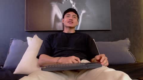 Snapshot of god_of_olympus1 chatting on December 19, 1:51 pm steven online show from December 19, 1:51 pm