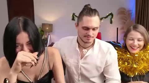 Snapshot of goddess_marylin chatting on December 24, 3:38 am 330 UTC2 girls online show from December 24, 3:38 am