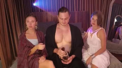   330 UTC2 girls   online show from February 13, 7:33 am