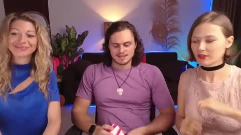Snapshot of goddess_marylin chatting on January 12, 3:28 am 330 UTC2 girls online show from January 12, 3:28 am