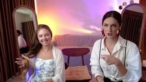   330 UTC2 girls   online show from October 15, 3:54 am