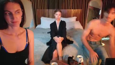 Snapshot of goddess_marylin chatting on September 12, 6:04 am 330 UTC2 girls online show from September 12, 6:04 am