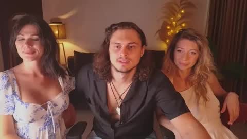 Snapshot of goddess_marylin chatting on February 21, 2:50 am 330 UTC2 girls online show from February 21, 2:50 am