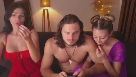 Snapshot of goddess_marylin chatting on March 12, 6:29 am 330 UTC2 girls online show from March 12, 6:29 am