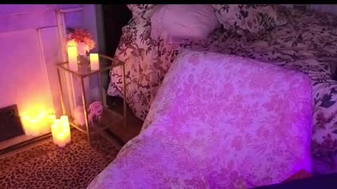 Goddess Mae  NYC online show from November 29, 2:30 am