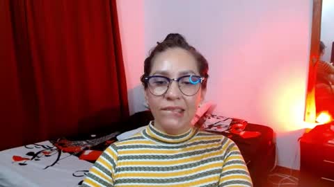 Snapshot of goddessnahi chatting on February 18, 6:15 am Naih Reyes online show from February 18, 6:15 am