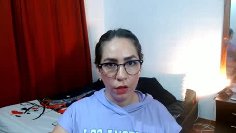 Snapshot of goddessnahi chatting on February 19, 2:01 am Naih Reyes online show from February 19, 2:01 am