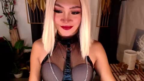 Snapshot of goddessquinnie chatting on March 3, 1:21 am quinnie online show from March 3, 1:21 am
