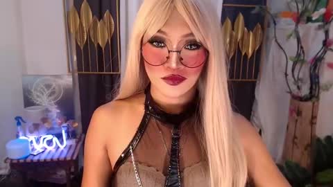 Snapshot of goddessquinnie chatting on January 2, 7:01 am quinnie online show from January 2, 7:01 am
