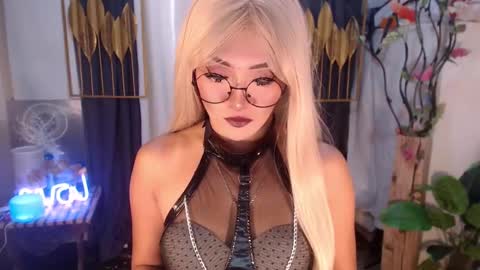Snapshot of goddessquinnie chatting on January 13, 1:02 am quinnie online show from January 13, 1:02 am