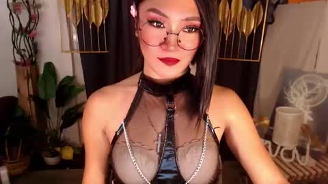 Snapshot of goddessquinnie chatting on January 30, 3:33 am quinnie online show from January 30, 3:33 am
