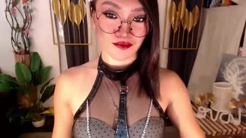 Snapshot of goddessquinnie chatting on February 7, 12:42 am quinnie online show from February 7, 12:42 am