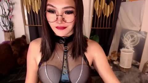 Snapshot of goddessquinnie chatting on March 8, 1:28 am quinnie online show from March 8, 1:28 am