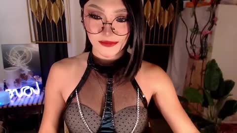 Snapshot of goddessquinnie chatting on January 20, 12:15 am quinnie online show from January 20, 12:15 am