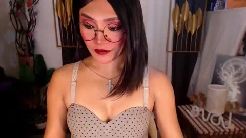 Snapshot of goddessquinnie chatting on February 8, 12:38 am quinnie online show from February 8, 12:38 am
