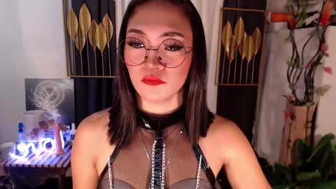 Snapshot of goddessquinnie chatting on December 29, 4:16 am quinnie online show from December 29, 4:16 am