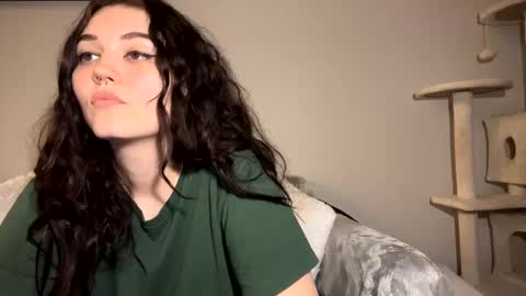 Snapshot of goddessshadowraven chatting on March 8, 1:39 am Goddess Raven online show from March 8, 1:39 am