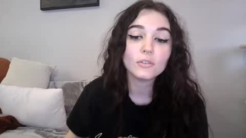 Snapshot of goddessshadowraven chatting on February 25, 8:21 pm Goddess Raven online show from February 25, 8:21 pm