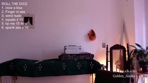 Snapshot of golden_alaska chatting on December 17, 8:43 pm Alaska online show from December 17, 8:43 pm