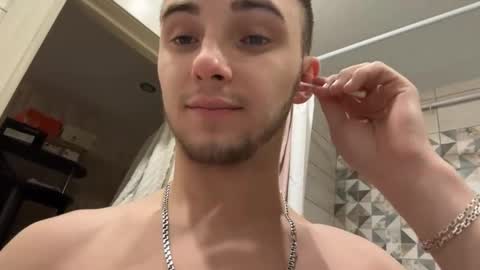 Golden boyyy21 online show from February 12, 3:05 pm