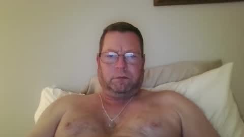 Snapshot of goldenbear3111 chatting on January 4, 8:49 am goldenbear3111 online show from January 4, 8:49 am