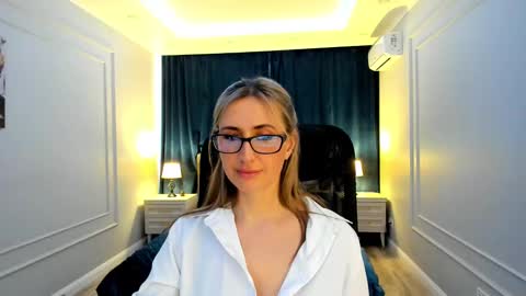 Olivia online show from February 20, 9:44 am