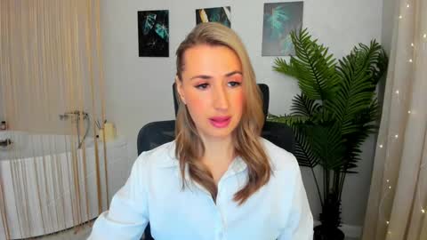 Olivia online show from February 19, 3:28 am