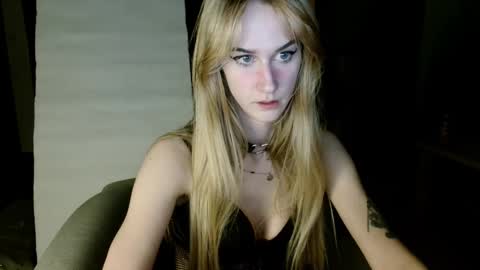 GoldieHanny online show from February 19, 2:01 am