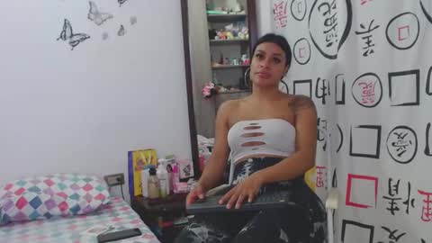 Snapshot of golositha26 chatting on February 11, 6:51 am Valentina online show from February 11, 6:51 am