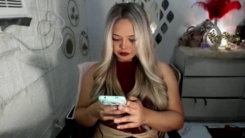 Snapshot of gorgeousamandarose chatting on February 15, 1:38 pm Amanda rose online show from February 15, 1:38 pm
