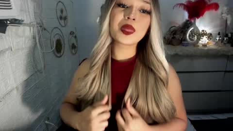 Snapshot of gorgeousamandarose chatting on March 9, 7:01 am Amanda rose online show from March 9, 7:01 am